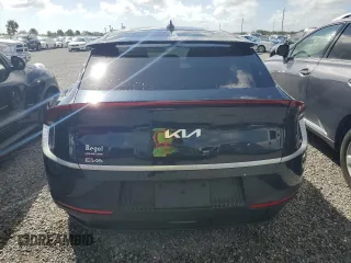 2024 Kia EV6 Light Long Range with VIN KNDC34LA8R5175841, listed as a Copart auction lot 75998284 with 1,952 mi miles and Non Repairable. Bid and sale history available at carsss.com. Image 6.