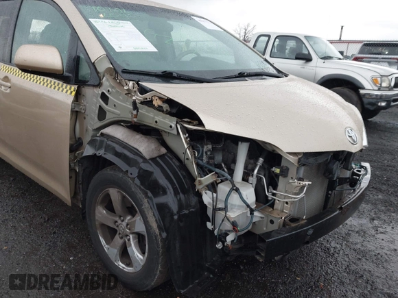 2011 Toyota Sienna LE AAS with VIN 5TDKK3DCXBS096325, listed as a IAAI auction lot 40997772 with 192,742 mi miles. Bid and sale history available at carsss.com. Image 6.