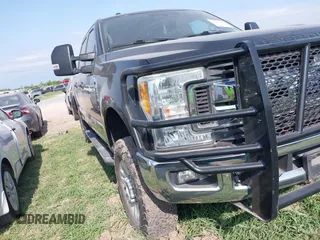 2017 Ford F-250 Lariat z VIN 1FT7W2BT2HEB89913, wystawiony jako IAAI lot #41949233 z przebiegiem Nie podano mil oraz . Historia ofert i sprzedaży dostępna na DreamBid. Obrazek 1.
