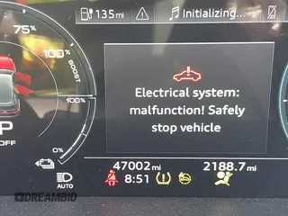 2022 Audi e-tron Premium z VIN WA1AAAGE2NB040546, wystawiony jako IAAI lot #41813053 z przebiegiem 47 002 mil mil oraz . Historia ofert i sprzedaży dostępna na DreamBid. Obrazek 15.