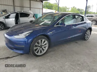 2019 Tesla Model 3 Mid Range z VIN 5YJ3E1EA1KF417900, wystawiony jako Copart lot #55310265 z przebiegiem 45 739 mil mil oraz Szkody całkowita. Historia ofert i sprzedaży dostępna na DreamBid. Obrazek 1.