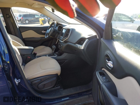 2015 Jeep Cherokee Latitude with VIN 1C4PJMCS0FW583658, listed as a IAAI auction lot 41106819 with 101,849 mi miles. Bid and sale history available at carsss.com. Image 5.