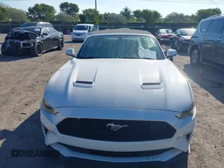 2019 Ford Mustang EcoBoost z VIN 1FATP8UH8K5162526, wystawiony jako IAAI lot #41846704 z przebiegiem 84 527 mil mil oraz . Historia ofert i sprzedaży dostępna na DreamBid. Obrazek 13.