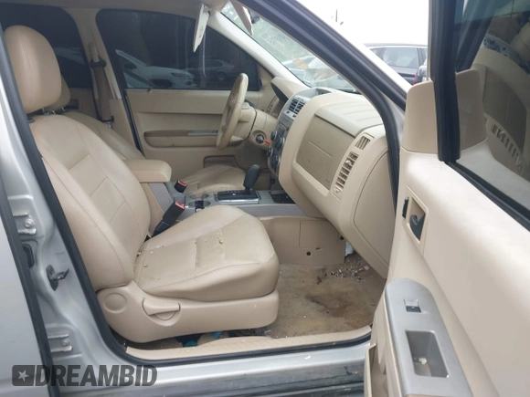 2008 Ford Escape XLT with VIN 1FMCU93148KC00109, listed as a IAAI auction lot 41859745 with 202,312 mi miles. Bid and sale history available at carsss.com. Image 5.