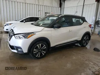 2018 Nissan Kicks SV z VIN 3N1CP5CU6JL511160, wystawiony jako Copart lot #57855315 z przebiegiem 58 173 mil mil oraz Nie do naprawy • Non repairable. Historia ofert i sprzedaży dostępna na DreamBid. Obrazek 1.