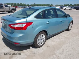 2012 Ford Focus SE z VIN 1FAHP3F22CL352952, wystawiony jako IAAI lot #42722671 z przebiegiem 126 923 mil mil oraz . Historia ofert i sprzedaży dostępna na DreamBid. Obrazek 4.