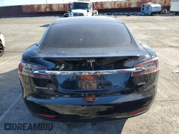 2019 Tesla Model S 75D z VIN 5YJSA1E25KF299740, wystawiony jako Copart lot #49355485 z przebiegiem 140 385 mil mil oraz Szkoda całkowita • Salvage title. Historia ofert i sprzedaży dostępna na DreamBid. Obrazek 6.