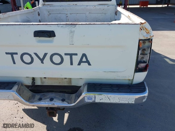 1992 Toyota 4WD Pickups DLX with VIN JT4VN13D3N5072252, listed as a IAAI auction lot 41928277 with 317,204 mi miles. Bid and sale history available at carsss.com. Image 6.