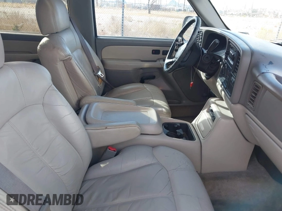 2002 Chevrolet Suburban Z71 with VIN 3GNFK16Z82G296620, listed as a IAAI auction lot 41572570 with 332,095 mi miles. Bid and sale history available at carsss.com. Image 5.