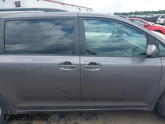 2017 Toyota Sienna LE Auto Access Seat with VIN 5TDKZ3DCXHS818669, listed as a IAAI auction lot 42198544 with 112,871 mi miles. Bid and sale history available at carsss.com. Image 13.