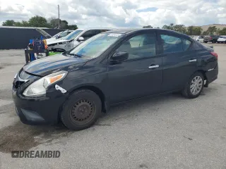 2017 Nissan Versa SV z VIN 3N1CN7AP9HL865537, wystawiony jako Copart lot #56904615 z przebiegiem 240 596 mil mil oraz Czysty tytuł • Clean title. Historia ofert i sprzedaży dostępna na DreamBid. Obrazek 1.