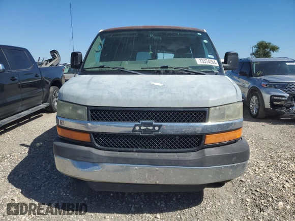 2005 Chevrolet Express Passenger with VIN 1GAHG39U051232615, listed as a Copart auction lot 73574264 with 207,303 mi miles and Salvage title. Bid and sale history available at DreamBid. Image 5.