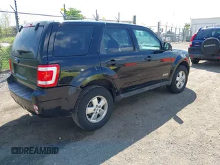 2008 Ford Escape XLS z VIN 1FMCU02Z58KE21611, wystawiony jako IAAI lot #42268488 z przebiegiem 227 198 mil mil oraz . Historia ofert i sprzedaży dostępna na DreamBid. Obrazek 4.