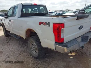 2019 Ford F-250 XL with VIN 1FT7X2B62KEG56083, listed as a IAAI auction lot 42452430 with 150,903 mi miles and . Bid and sale history available at DreamBid. Image 3.