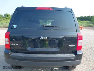 2016 Jeep Patriot Latitude with VIN 1C4NJRFB6GD782341, listed as a IAAI auction lot 40002664 with 83,054 mi miles. Bid and sale history available at carsss.com. Image 17.
