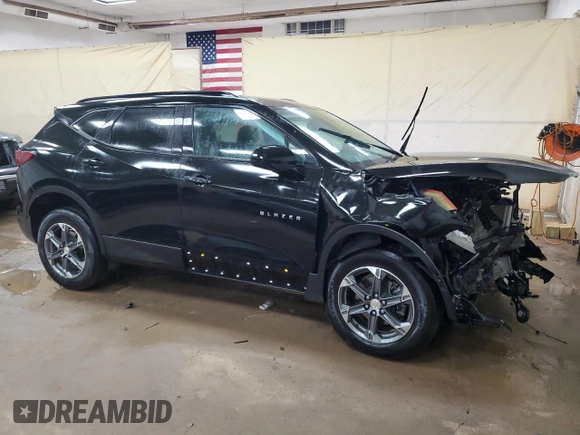 2024 Chevrolet Blazer LT z VIN 3GNKBCR44RS169056, wystawiony jako Copart lot #81803644 z przebiegiem 15 074 mil mil oraz Nie do naprawy • Non repairable. Historia ofert i sprzedaży dostępna na DreamBid. Obrazek 4.