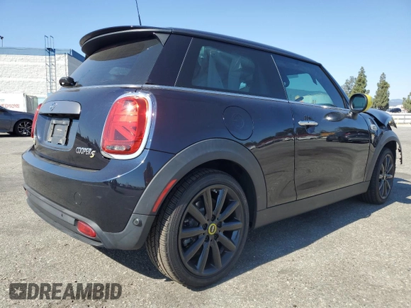 2021 MINI Hardtop Cooper SE with VIN WMWXP3C07M2N46440, listed as a Copart auction lot 72822194 with 35,078 mi miles and Salvage Title. Bid and sale history available at DreamBid. Image 3.