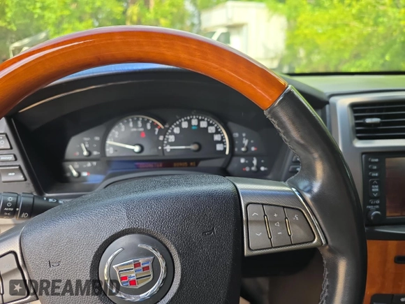 2008 Cadillac XLR z VIN 1G6YV36A885600899, wystawiony jako Copart lot #48151105 z przebiegiem 80 905 mil mil oraz Czysty tytuł • Clean title. Historia ofert i sprzedaży dostępna na DreamBid. Obrazek 9.