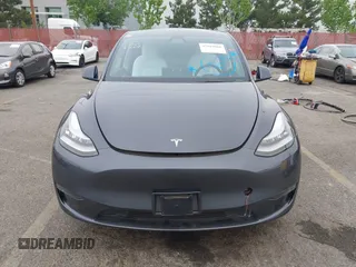 2021 Tesla Model Y Long Range with VIN 5YJYGDEEXMF092901, listed as a IAAI auction lot 42164866 with 61,240 mi miles and . Bid and sale history available at carsss.com. Image 13.
