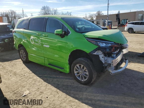 2024 Toyota Sienna LE with VIN 5TDKSKFC6RS127555, listed as a Copart auction lot 43054955 with 1,812 mi miles and Salvage Title. Bid and sale history available at carsss.com. Image 4.