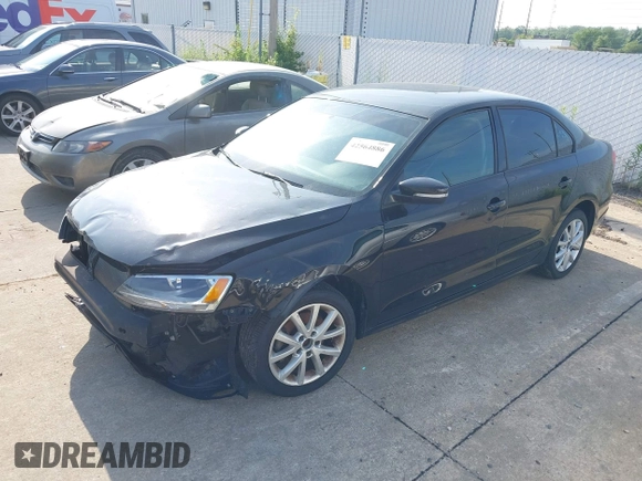 2012 Volkswagen Jetta SE z VIN 3VWDX7AJ4CM061850, wystawiony jako IAAI lot #42564886 z przebiegiem 234 129 mil mil oraz . Historia ofert i sprzedaży dostępna na DreamBid. Obrazek 2.