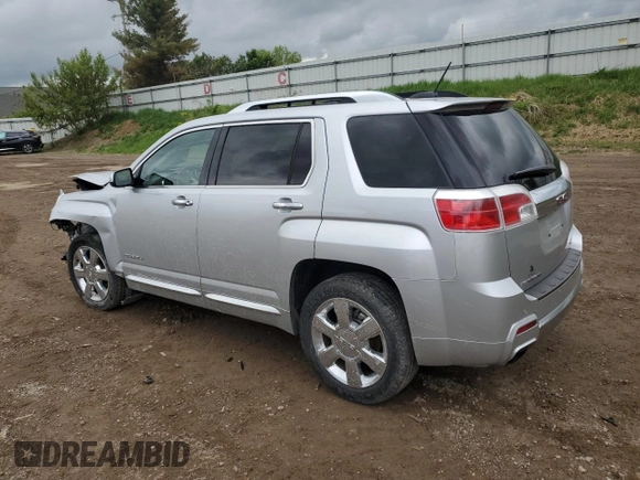 2015 GMC Terrain Denali z VIN 2GKFLZE30F6427420, wystawiony jako Copart lot #56643175 z przebiegiem 28 682 mil mil oraz Czysty tytuł • Clean title. Historia ofert i sprzedaży dostępna na DreamBid. Obrazek 2.