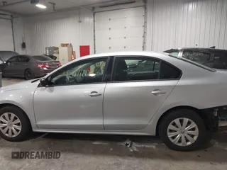 2014 Volkswagen Jetta S z VIN 3VW2K7AJXEM208116, wystawiony jako IAAI lot #42076606 z przebiegiem 118 917 mil mil oraz . Historia ofert i sprzedaży dostępna na DreamBid. Obrazek 15.