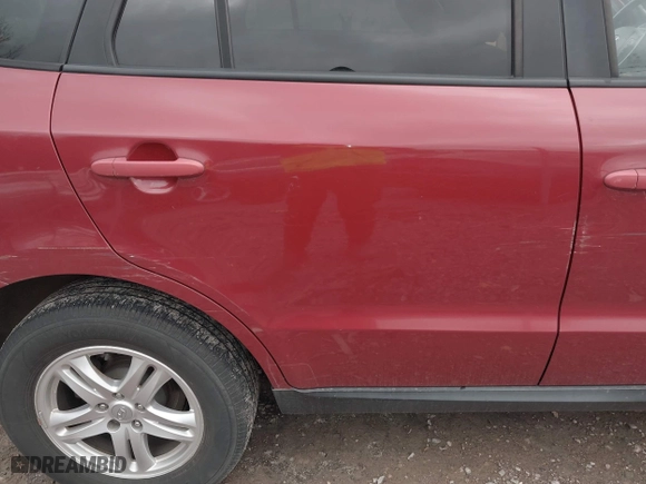 2011 Hyundai Santa Fe GLS with VIN 5XYZGDAB4BG024521, listed as a IAAI auction lot 42083231 with 212,216 mi miles. Bid and sale history available at carsss.com. Image 16.