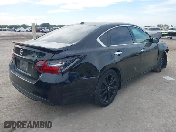 2018 Nissan Altima 2.5 SR with VIN 1N4AL3AP3JC298848, listed as a IAAI auction lot 40966335 with 121,163 mi miles. Bid and sale history available at carsss.com. Image 4.