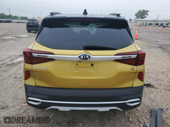 2021 Kia Seltos S z VIN KNDEU2AA8M7151033, wystawiony jako Copart lot #53719855 z przebiegiem 59 526 mil mil oraz Szkoda całkowita • Salvage title. Historia ofert i sprzedaży dostępna na DreamBid. Obrazek 6.