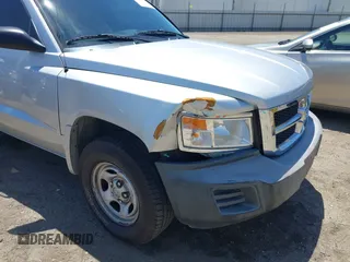 2008 Dodge Dakota ST with VIN 1D7HE22K08S550478, listed as a IAAI auction lot 42194745 with 197,358 mi miles and . Bid and sale history available at DreamBid. Image 17.
