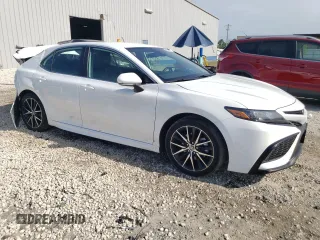 2023 Toyota Camry SE with VIN 4T1G11AKXPU837029, listed as a Copart auction lot 54522985 with 32,984 mi miles and Salvage Title. Bid and sale history available at DreamBid. Image 4.