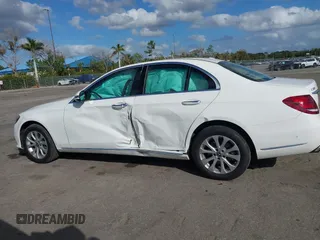 2019 Mercedes-Benz E-Class E 300 with VIN WDDZF4KB4KA686266, listed as a IAAI auction lot 41100169 with 18,205 mi miles. Bid and sale history available at carsss.com. Image 14.