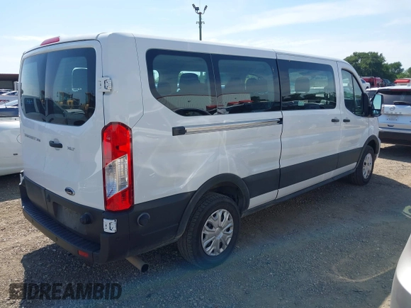 2024 Ford Transit Passenger XL z VIN 1FBAX2Y86RKA08969, wystawiony jako IAAI lot #42265593 z przebiegiem 27 690 mil mil oraz . Historia ofert i sprzedaży dostępna na DreamBid. Obrazek 4.