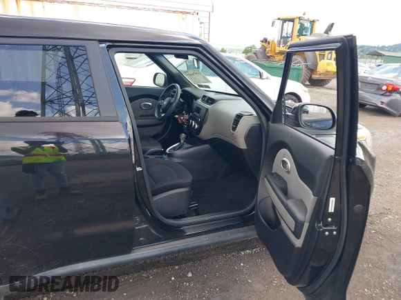 2014 Kia Soul with VIN KNDJN2A21E7743461, listed as a IAAI auction lot 39578941 with 35,724 mi miles. Bid and sale history available at carsss.com. Image 5.