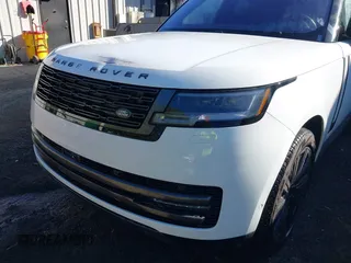 2023 Land Rover Range Rover SE z VIN SALKP9FU3PA072844, wystawiony jako IAAI lot #40742483 z przebiegiem 5 272 mil mil oraz . Historia ofert i sprzedaży dostępna na DreamBid. Obrazek 6.