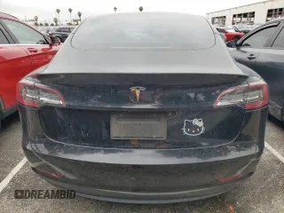 2020 Tesla Model 3 Standard Range Plus z VIN 5YJ3E1EA7LF614006, wystawiony jako Copart lot #53491465 z przebiegiem 51 170 mil mil oraz Czysty tytuł • Clean title. Historia ofert i sprzedaży dostępna na DreamBid. Obrazek 6.
