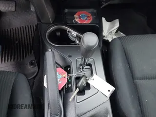 2017 Toyota RAV4 LE z VIN JTMZFREVXHJ107299, wystawiony jako IAAI lot #42422033 z przebiegiem 56 687 mil mil oraz . Historia ofert i sprzedaży dostępna na DreamBid. Obrazek 11.
