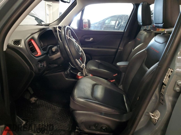2018 Jeep Renegade Trailhawk z VIN ZACCJBCB6JPH28257, wystawiony jako Copart lot #56351415 z przebiegiem 134 598 mil mil oraz Szkoda całkowita • Salvage title. Historia ofert i sprzedaży dostępna na DreamBid. Obrazek 7.