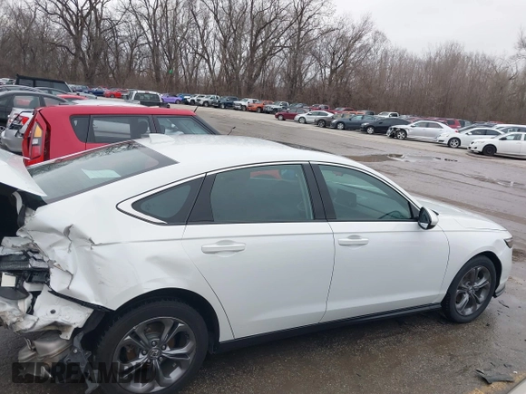 2024 Honda Accord EX с VIN 1HGCY1F30RA001414, выставлен на аукционе IAAI как лот 41188008 с пробегом 22 837 миль миль и . История ставок и продаж доступна на DreamBid. Изображение 13.