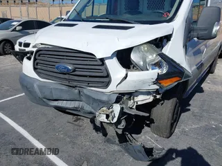 2016 Ford Transit z VIN 1FTYE2CM6GKA15762, wystawiony jako IAAI lot #41338363 z przebiegiem Nie podano mil oraz . Historia ofert i sprzedaży dostępna na DreamBid. Obrazek 6.