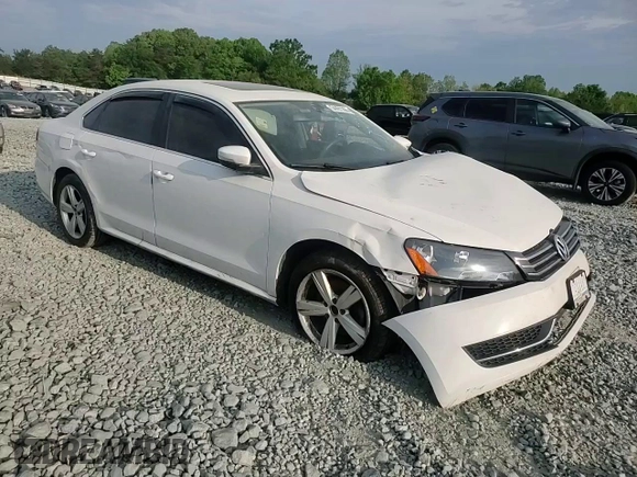 2012 Volkswagen Passat SE z VIN 1VWBP7A35CC084970, wystawiony jako Copart lot #54491265 z przebiegiem 75 497 mil mil oraz Szkoda całkowita • Salvage title. Historia ofert i sprzedaży dostępna na DreamBid. Obrazek 13.