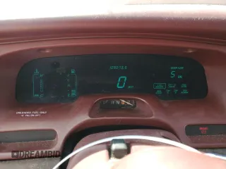 1996 Lincoln Town Car Signature z VIN 1LNLM82W3TY725921, wystawiony jako Copart lot #72569054 z przebiegiem 109 073 mil mil oraz Szkody całkowita. Historia ofert i sprzedaży dostępna na DreamBid. Obrazek 9.