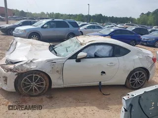 2017 Toyota 86 z VIN JF1ZNAA11H8703549, wystawiony jako IAAI lot #42007728 z przebiegiem 85 327 mil mil oraz . Historia ofert i sprzedaży dostępna na DreamBid. Obrazek 15.