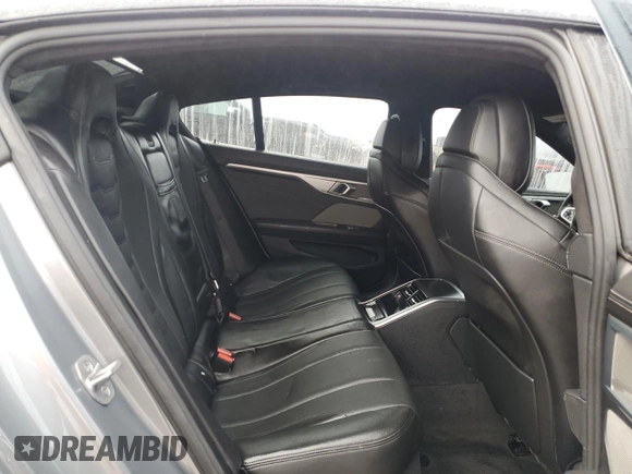 2023 BMW 8 Series M850i z VIN WBAGV8C02PCL20503, wystawiony jako Copart lot #84214214 z przebiegiem Nie podano mil oraz Szkoda całkowita • Salvage title. Historia ofert i sprzedaży dostępna na DreamBid. Obrazek 10.