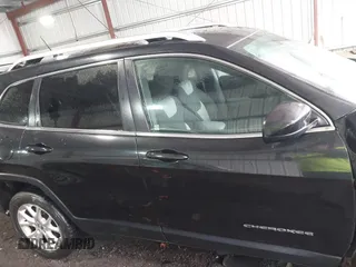 2014 Jeep Cherokee Latitude with VIN 1C4PJLCS2EW116959, listed as a IAAI auction lot 41926058 with 69,280 mi miles. Bid and sale history available at carsss.com. Image 13.