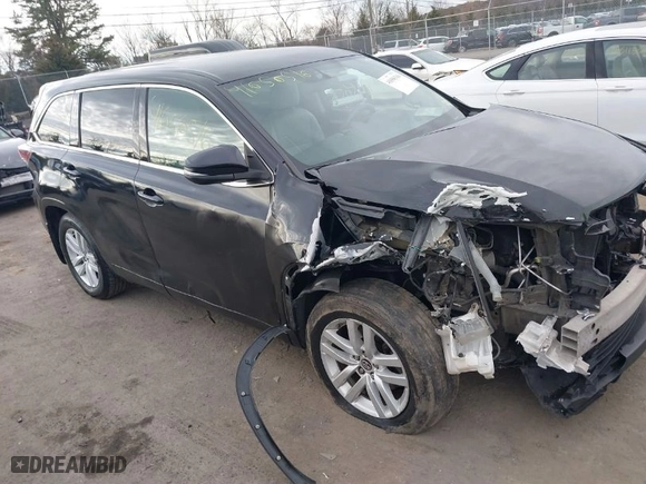2016 Toyota Highlander LE with VIN 5TDBKRFH7GS272380, listed as a IAAI auction lot 41656516 with 276,471 mi miles. Bid and sale history available at carsss.com. Image 1.
