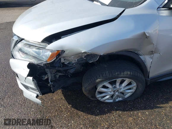 2020 Nissan Rogue SV with VIN KNMAT2MT4LP535422, listed as a IAAI auction lot 41068927 with 190,525 mi miles and . Bid and sale history available at DreamBid. Image 6.