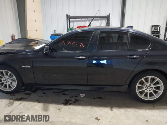 2014 BMW 5 Series 535i xDrive with VIN WBA5B3C58ED531825, listed as a IAAI auction lot 41715275 with 67,782 mi miles and . Bid and sale history available at carsss.com. Image 14.