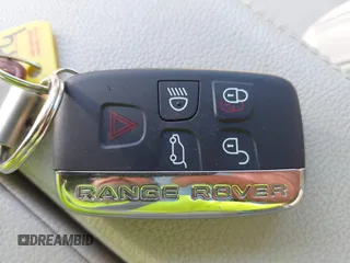 2020 Land Rover Range Rover Velar R-Dynamic S z VIN SALYK2EX5LA243809, wystawiony jako IAAI lot #42200383 z przebiegiem 66 381 mil mil oraz . Historia ofert i sprzedaży dostępna na DreamBid. Obrazek 11.